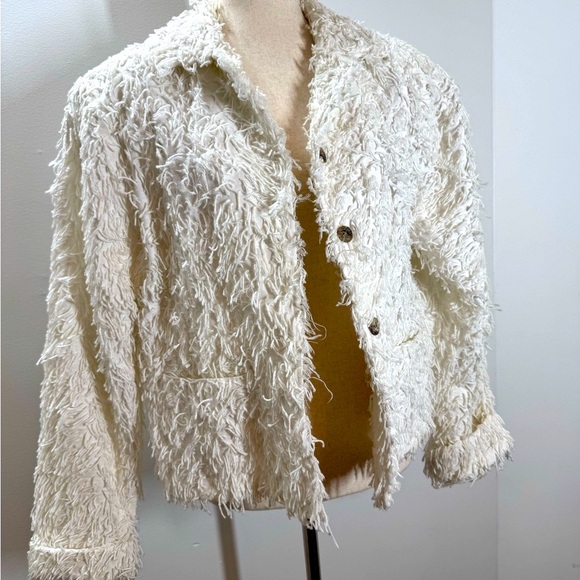 White Shaggy Faux Fur Textured Jacket - Cozy & Chic Statement Piece - Picture 1 of 14